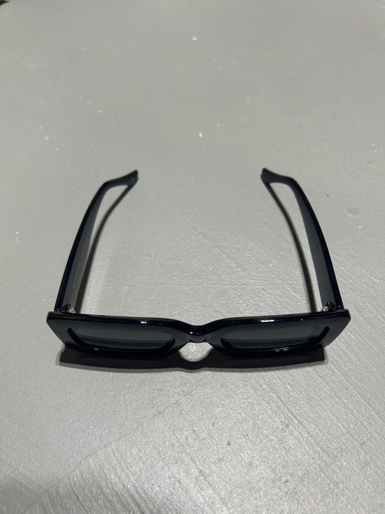(NEW) Sephora x DIFF Indy Black Chunky Polarized Sunglasses with Hard Case main image 7